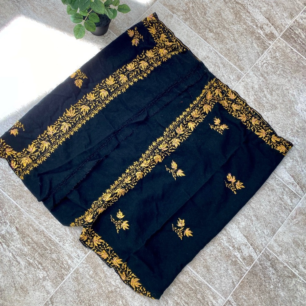 Previously loved Shawl scarf